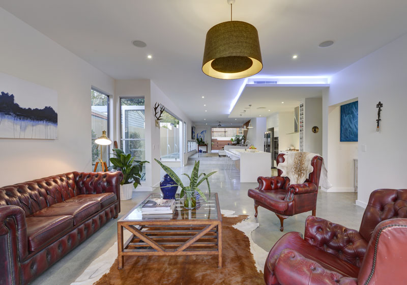 dining room in Crown Street, bardon